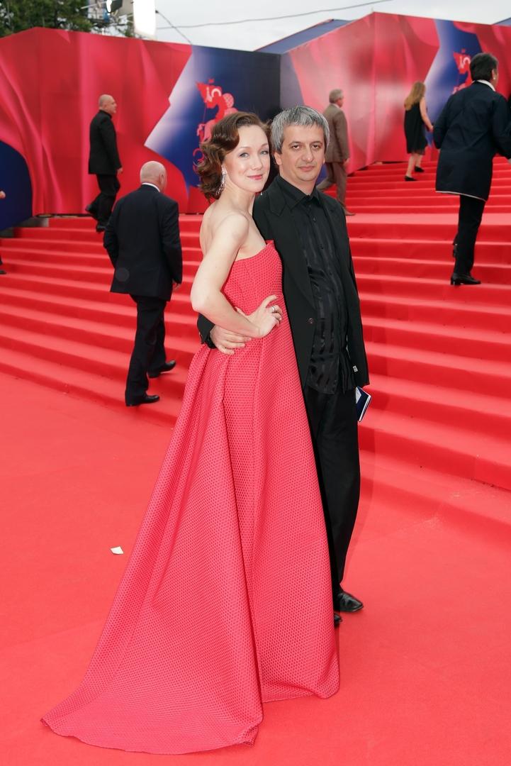 «Нет ощущения химии»: как язык тела выдает чувства Богомолова к Мороз и Собчак