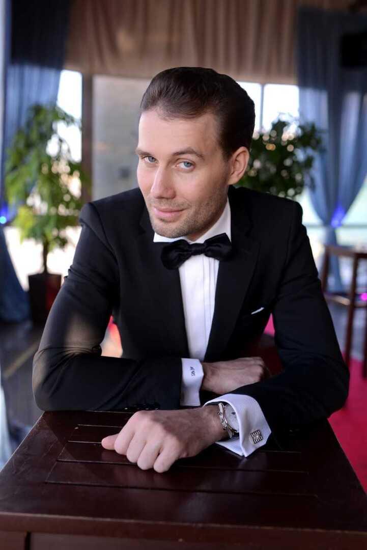 «Каждый человек красив, нужно уметь это увидеть»: художник Федоров о портретах звезд, искусстве и личной жизни