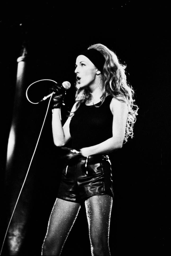 От звезды до отшельницы: куда пропала популярная в 90-х певица Наталья Ветлицкая