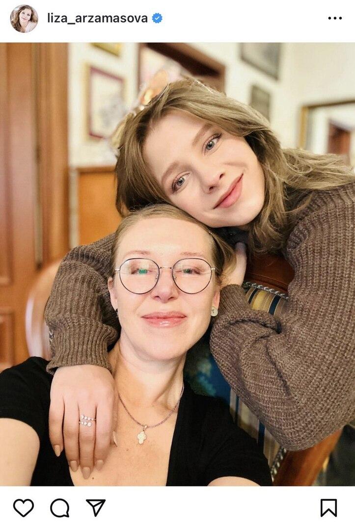Как старшая сестра: в Сети обсуждают моложавую внешность матери Лизы Арзамасовой