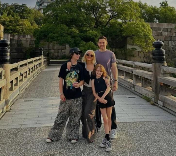 Кристина Агилера показала семейное фото с 9-летней дочкой и 16-летним сыном