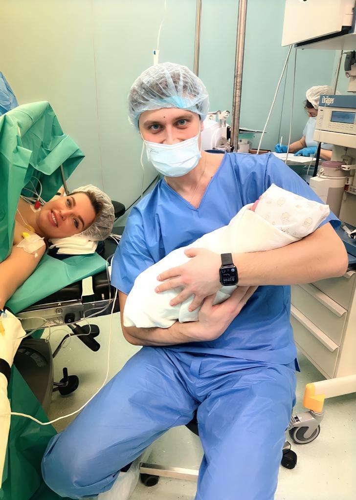 Александр и Алеся с дочерью