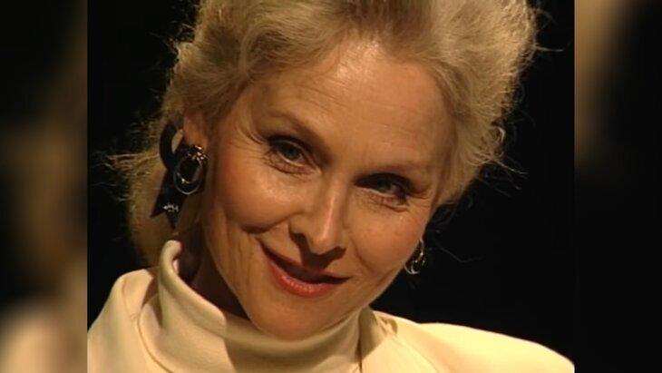 Звезда сериала «Сабрина — маленькая ведьма» умерла от рака печени