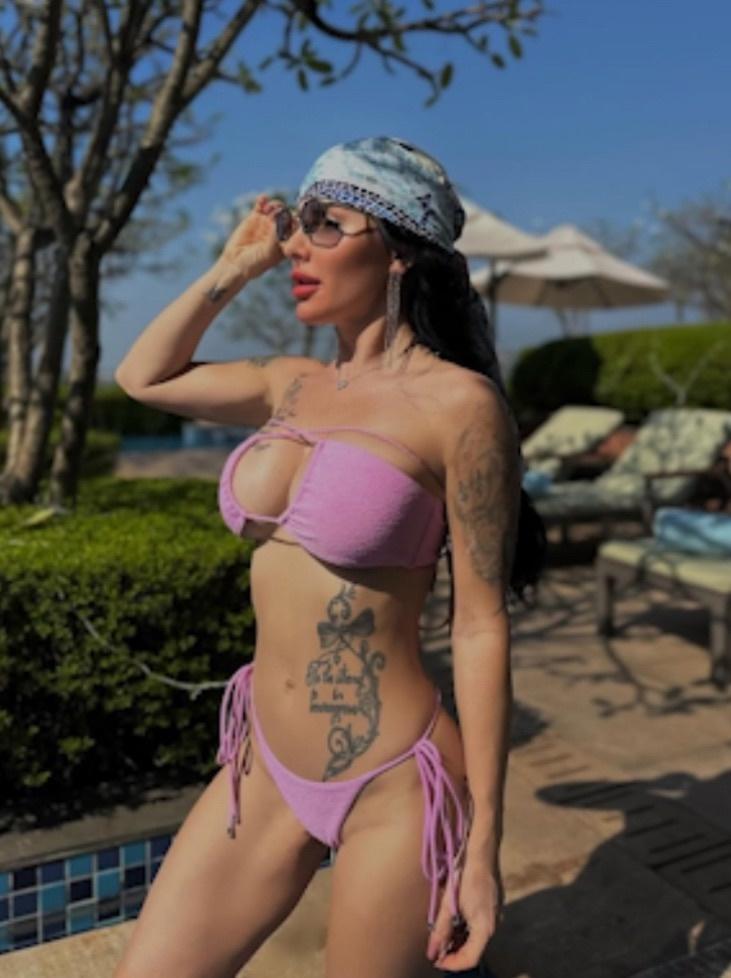 «Магия пластики»: экс-солистка группы «Тату» показала фигуру в купальнике и столкнулась с критикой