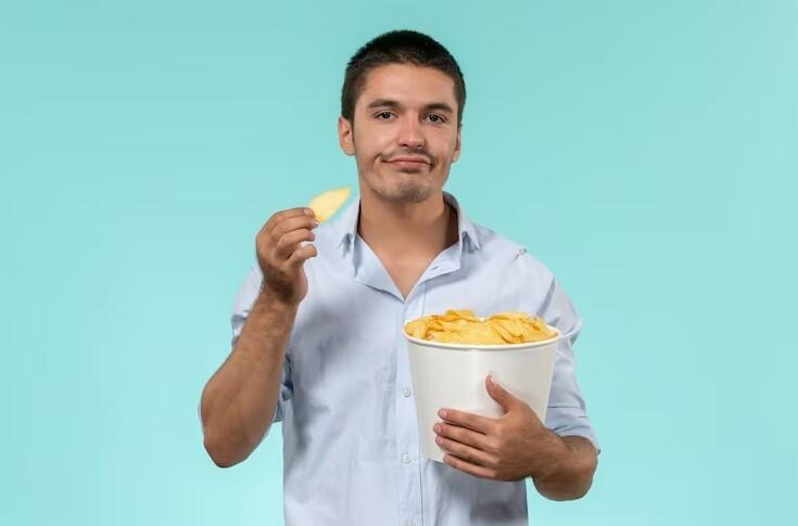 Мужчина потерял девять миллионов рублей из-за чипсов