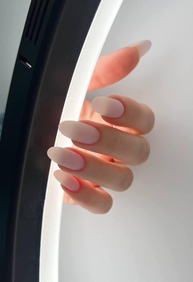 Маникюр на весну 2024: тренды, фото, модные цвета