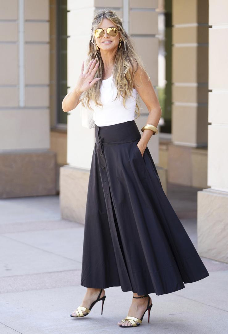 «Она выглядит потрясающе»: изменившуюся Хайди Клум заметили на прогулке в Лос-Анджелесе