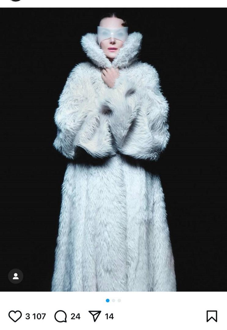 58-летняя актриса Рената Литвинова снялась в белой шубе Balenciaga для глянца