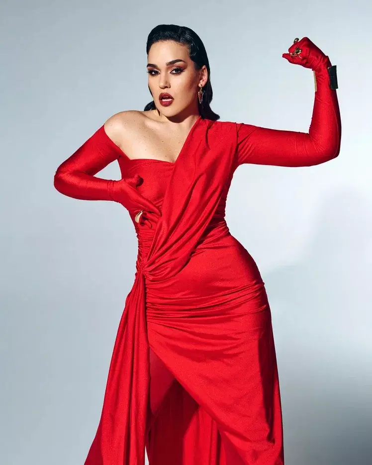 «Бросать в начале пути — глупость»: певица Зоя рассказала о трудностях покорения Москвы и работе со Шнуровым