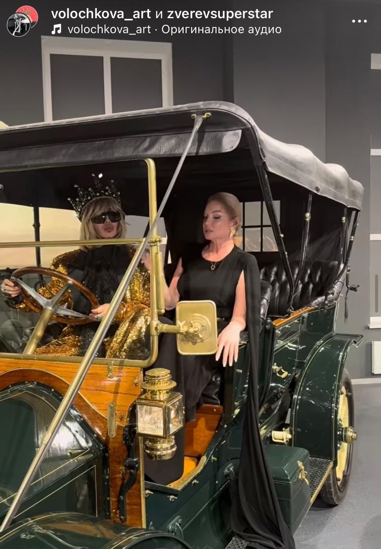 Пришли без приглашения: Волочкова и Сергей Зверев залезли в карету на Неделе моды