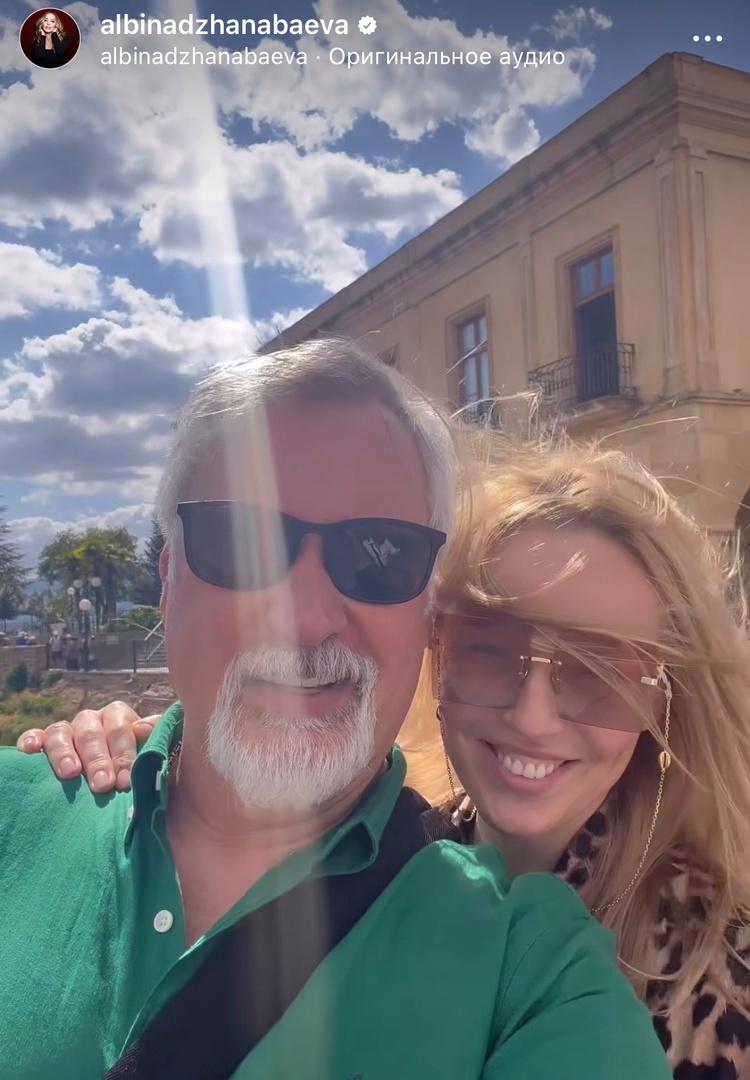 В черных очках и с залысинами: Альбина Джанабаева впервые за год показала мужа Валерия Меладзе