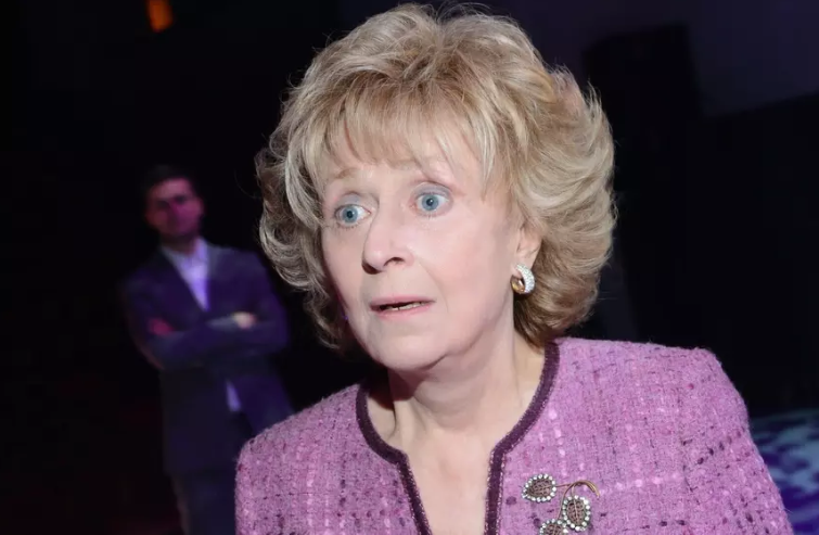 «Она не болеет»: коллегам Дубовицкой пришлось объясняться после неудачного фото артистки