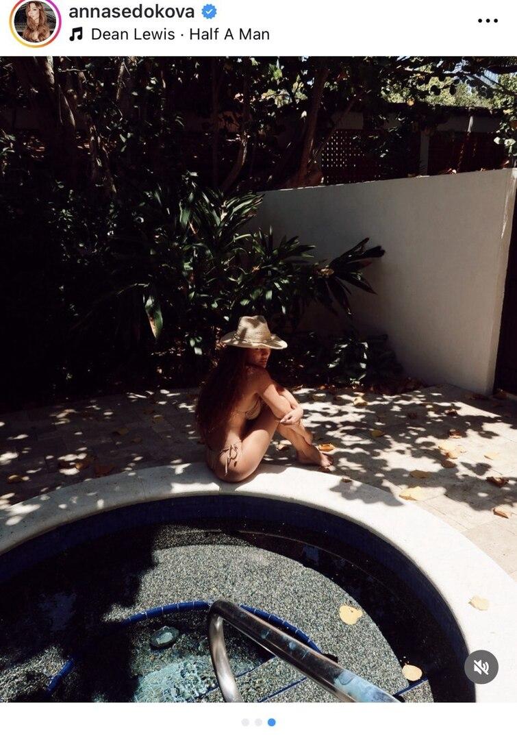 Ходит по клубам и показывает фото в купальнике: Седокова вернулась к привычной жизни после смерти экс-мужа