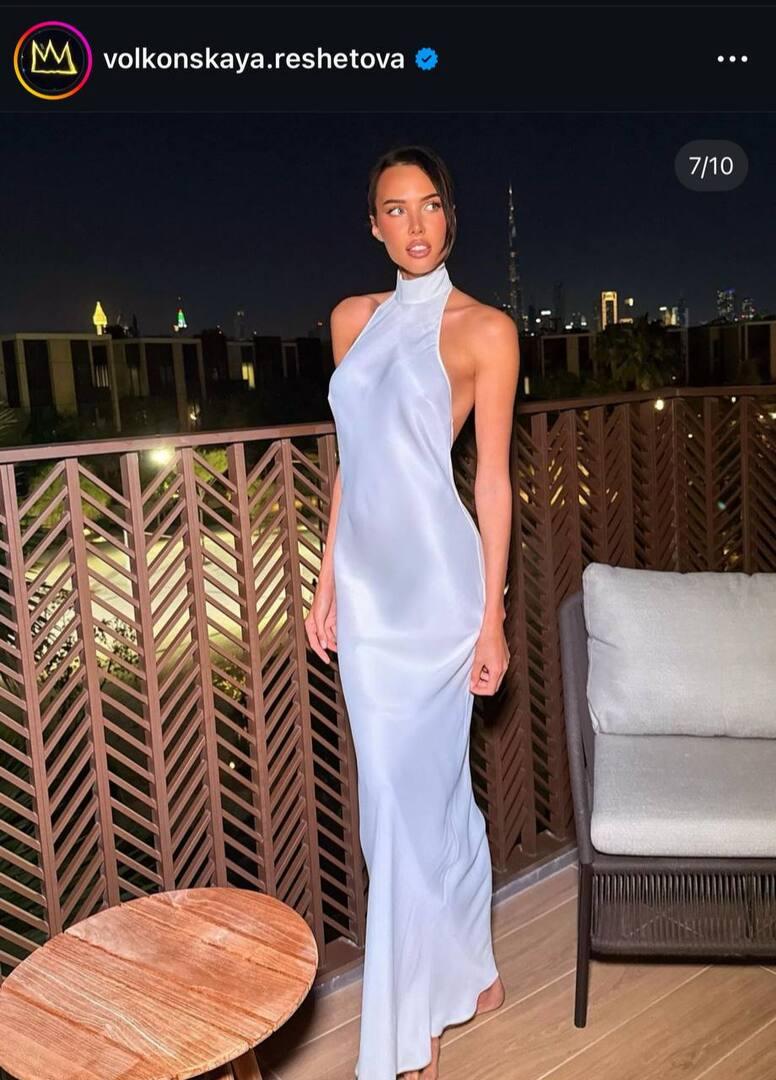 Экс-возлюбленная Тимати продемонстрировала фигуру в облегающем платье