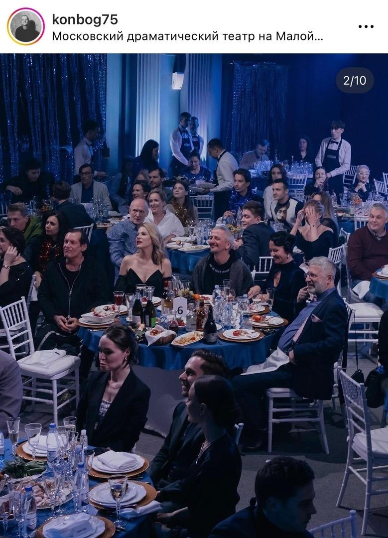 Улучшенная копия Собчак: Константин Богомолов провел вечер с другой женщиной