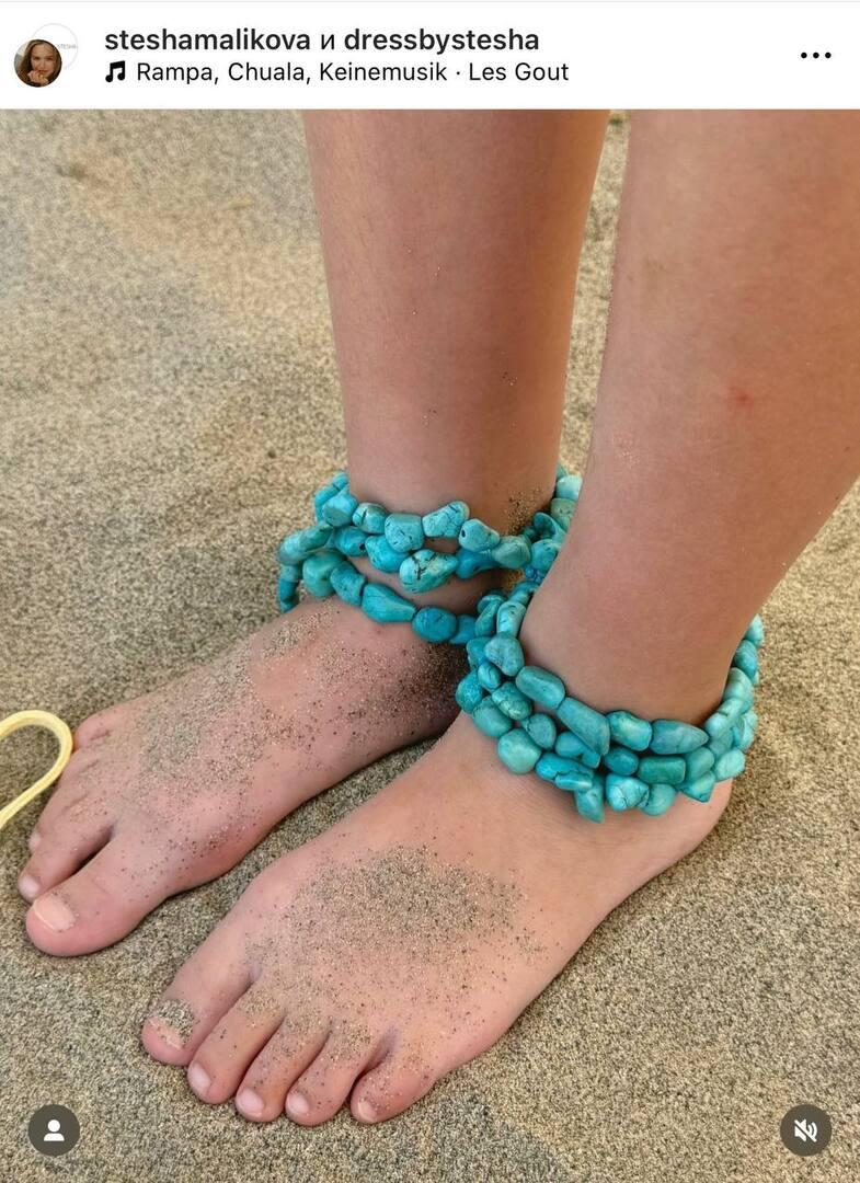 «Надо бы педикюр»: Стефания Маликова дала неожиданный ответ на критику ее неухоженных ног