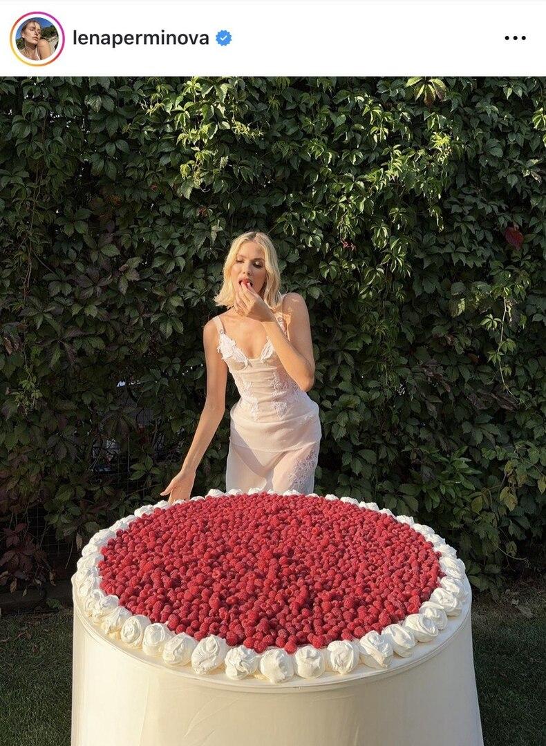 Черная икра, гигантский торт-пирог и только близкие: как Елена Перминова отметила 38-летие