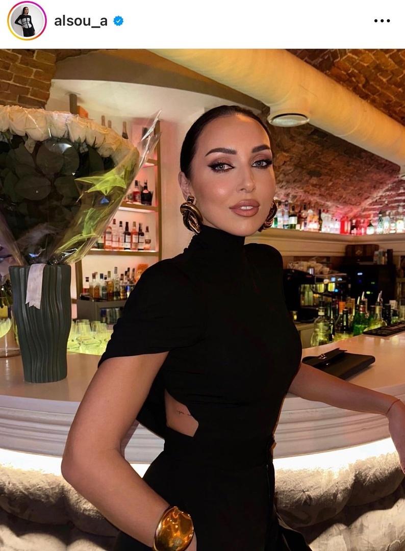 Певица Алсу неожиданно засветила татуировку на интимном месте