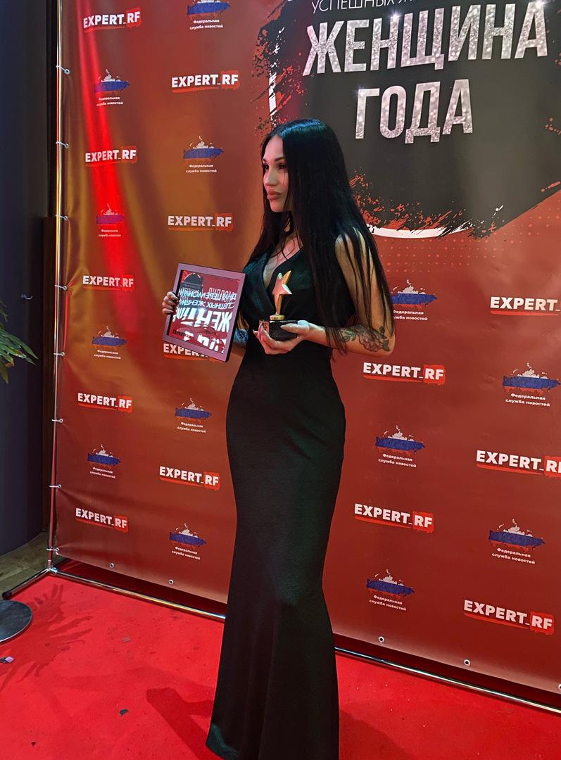 «Та самая с голосом навигатора и колонки»: Сандра Мантика о пранках, музыке и желании спеть с SHAMAN