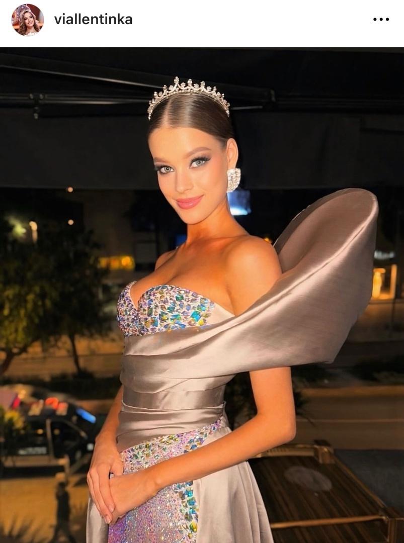 «Навела я шуму»: Валентина Алексеева в платье с камнями позировала на конкурсе «Мисс Вселенная»