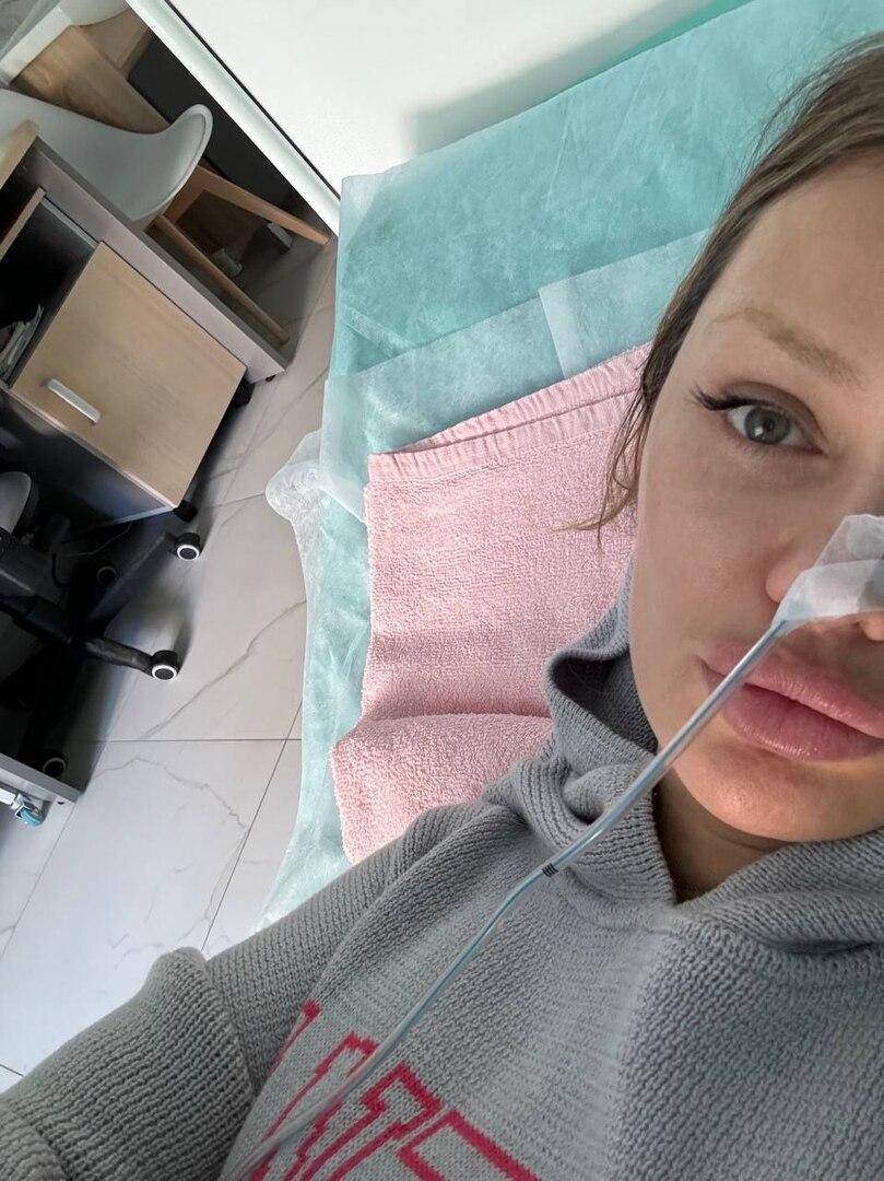«Не стоит переживать»: Виктория Боня напугала подписчиков кадрами из больницы