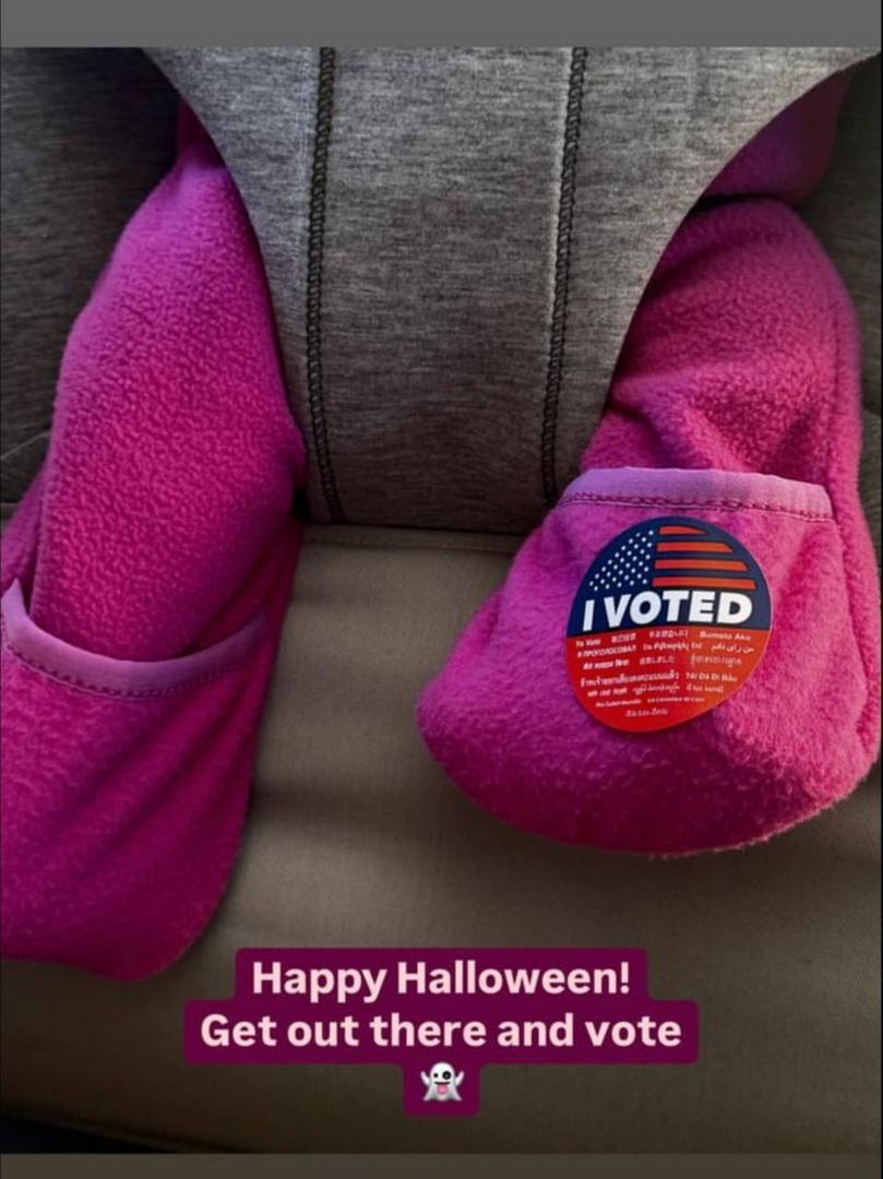 Хейли Бибер показала фото новорожденного сына