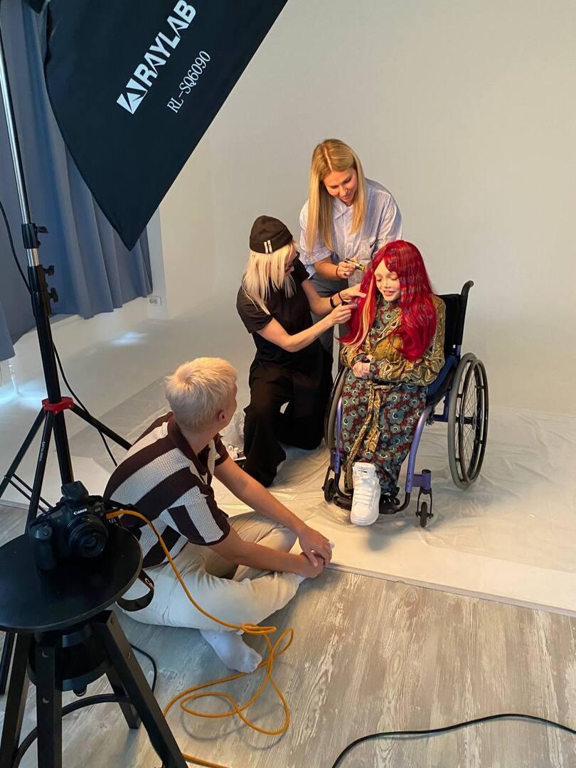 «Меня можно любить и хотеть»: бьюти-блогер с синдромом Олбрайта Лили Ло о разрушении стереотипов