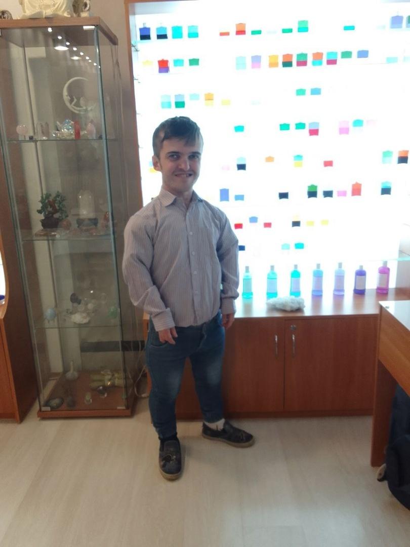 Маленький человек: актер Петр Николаев рассказал о буллинге, карьере и личной жизни