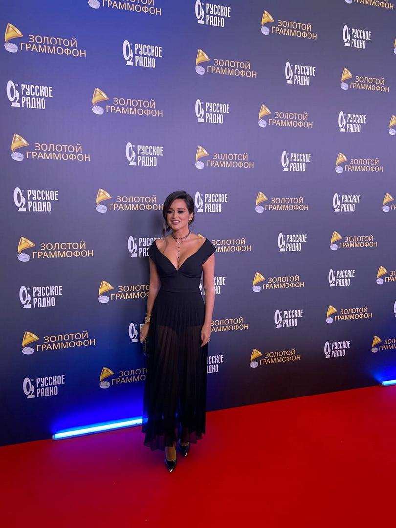 «Каждый образ с перебором»: стилист оценила наряды звезд на «Золотом граммофоне»