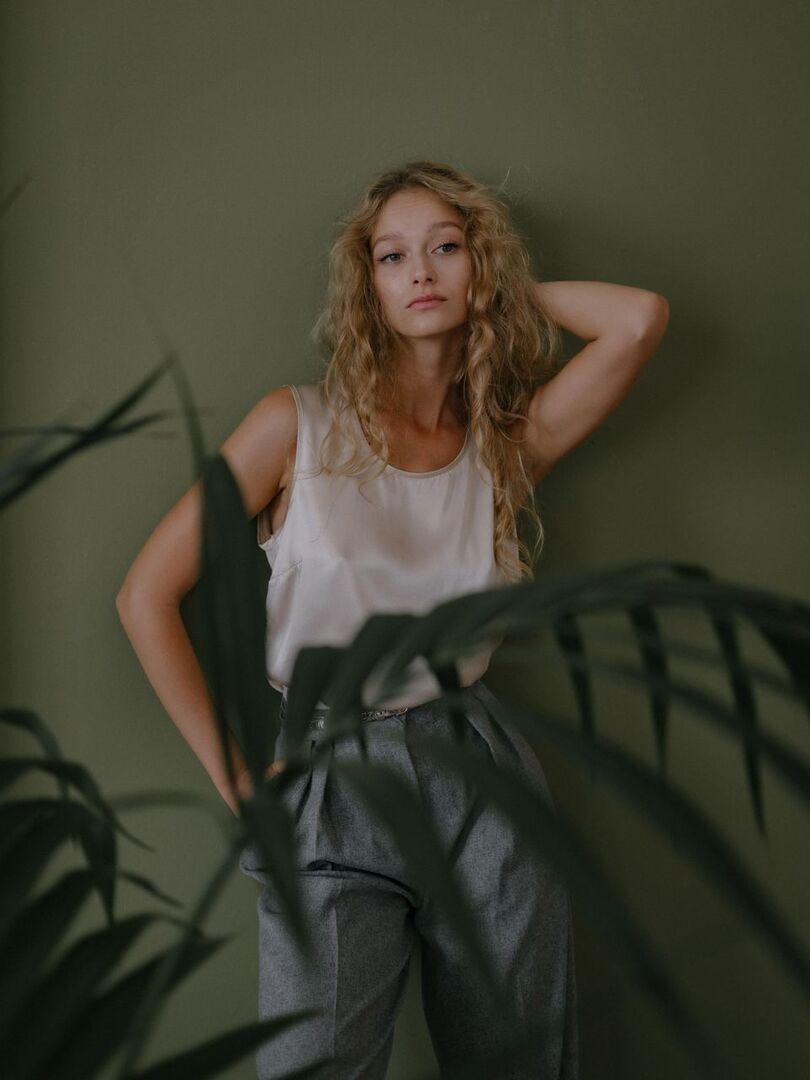 «У меня проявляется синдром отличницы»: Диана Милютина о съемках в кино, буллинге и секретах стиля