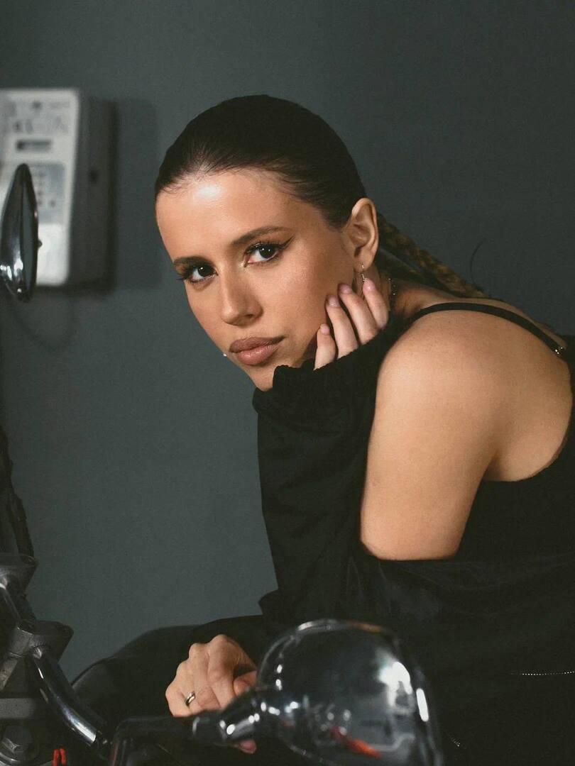 «С самого детства знала, кем хочу быть»: Elvira T про источники вдохновения и борьбу с хейтом