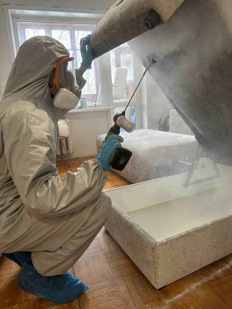 «Во время обработки они ползают по тебе»: дезинсектор со стажем рассказал о трудностях и тонкостях профессии