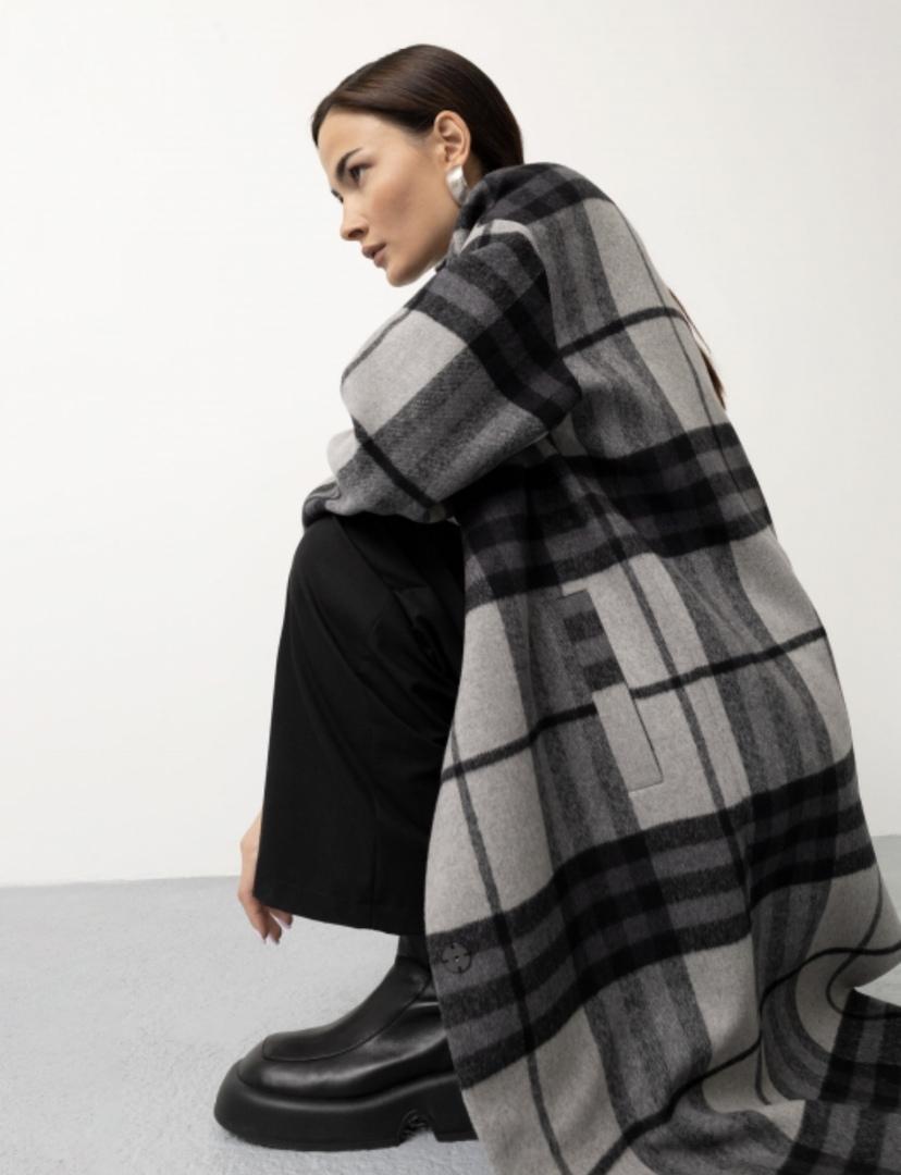 Укороченные куртки, дубленки и не только: модная верхняя одежда на осень 2022