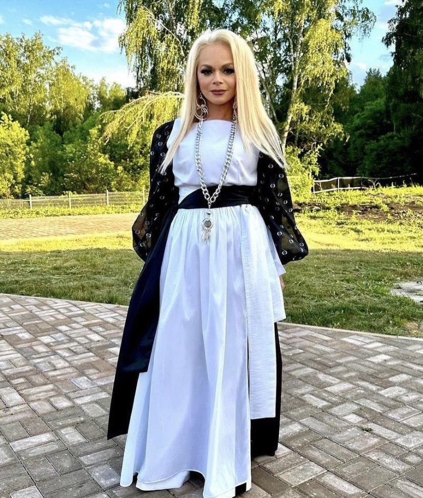 Лариса Долина