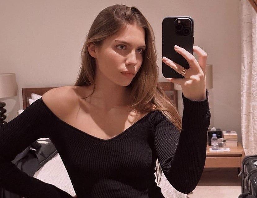 Внучка Бориса Ельцина повторила юношеские фото своей матери