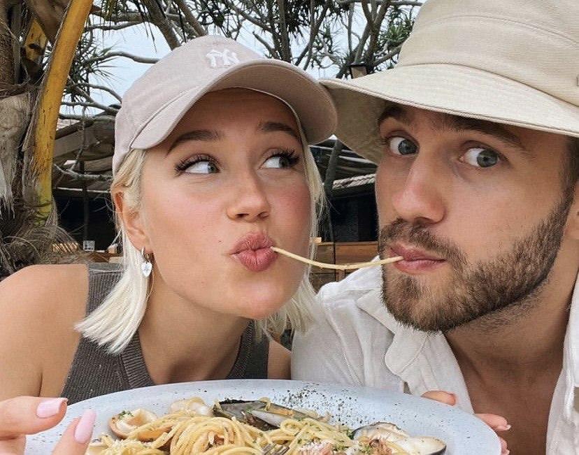 В окружении Клавы Коки рассказали о расставании певицы с Александром Повериным