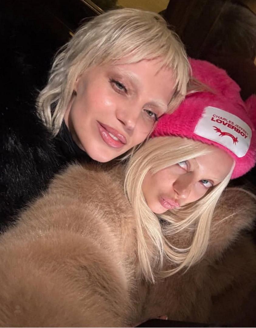 «Статусный человек творит дичь»: почему смена имиджа не пошла Глюкозе на пользу