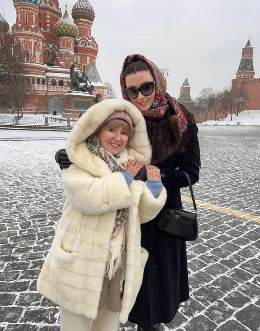 Анна с бабушкой