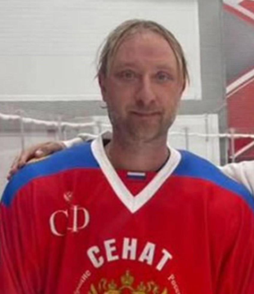 «Евгений был таким красавцем»: Плющенко после блефаропластики появился на публике