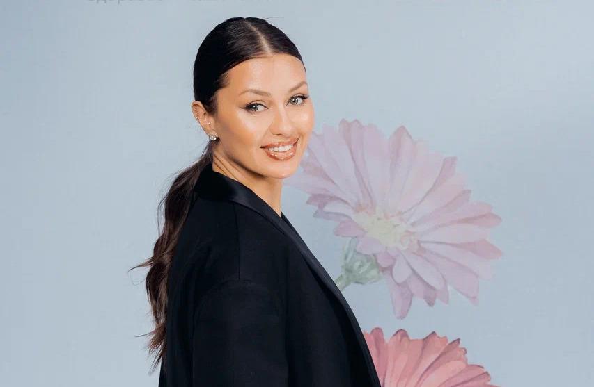 Виктория Боня, Евгения Медведева и Мария Кравченко появились на премии «Вслух» в Москве