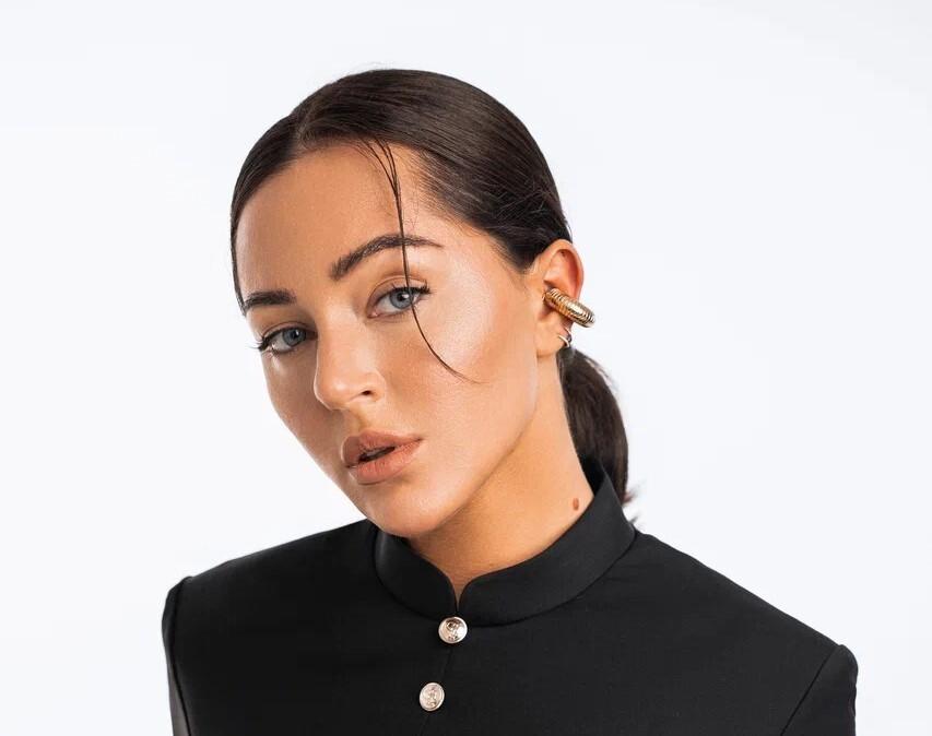 «У нас очень теплые, дружеские отношения»: Виолетта Чиковани высказалась о поцеловавшем ее Николае Баскове