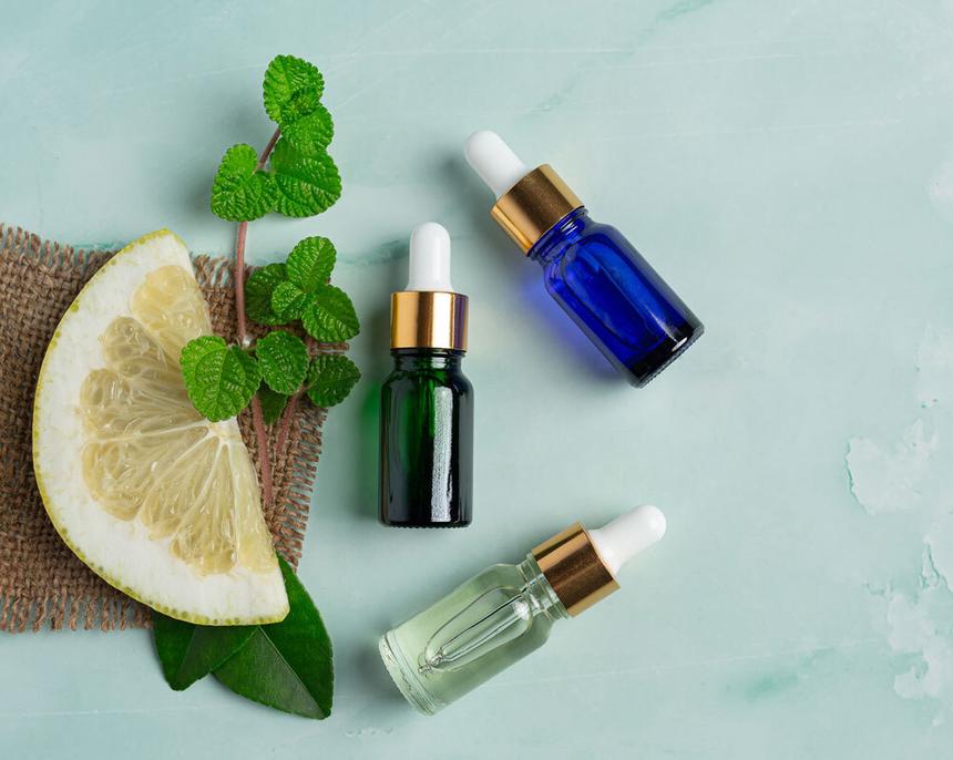 Сыворотки для лица: как ими правильно пользоваться и зачем тиктокеры мажут ими волосы