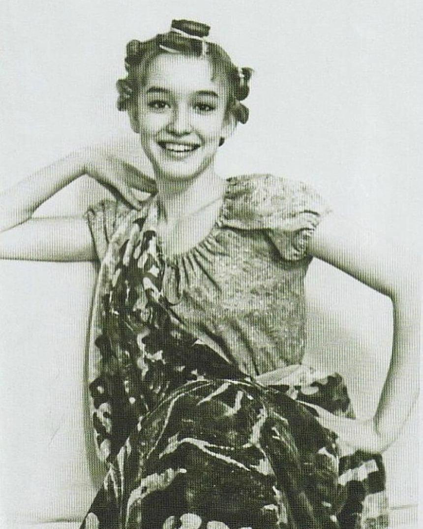 Анна в юности