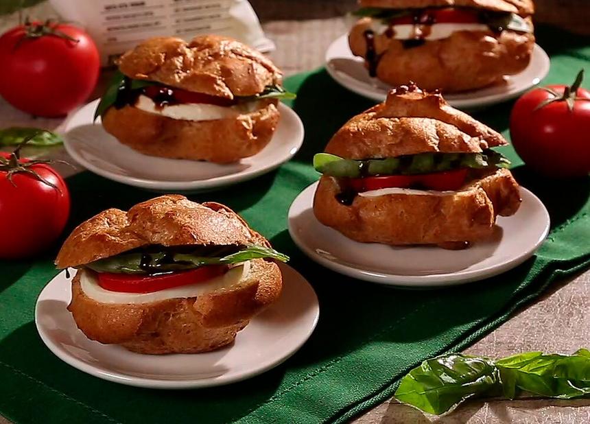 Блюдо недели: профитроли «Капрезе» — новая версия любимого салата