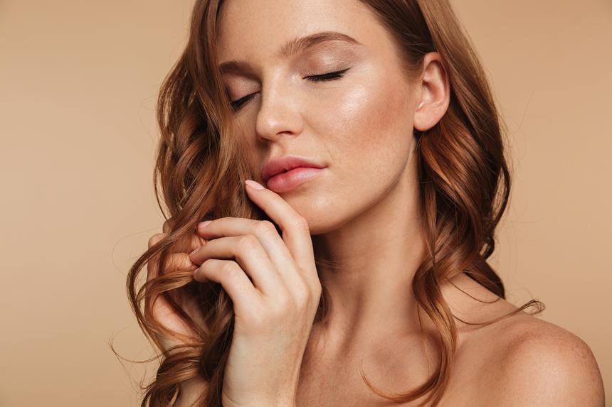 Чтобы сохранить укладку после сна, вам понадобится одна вещь — и она есть у всех