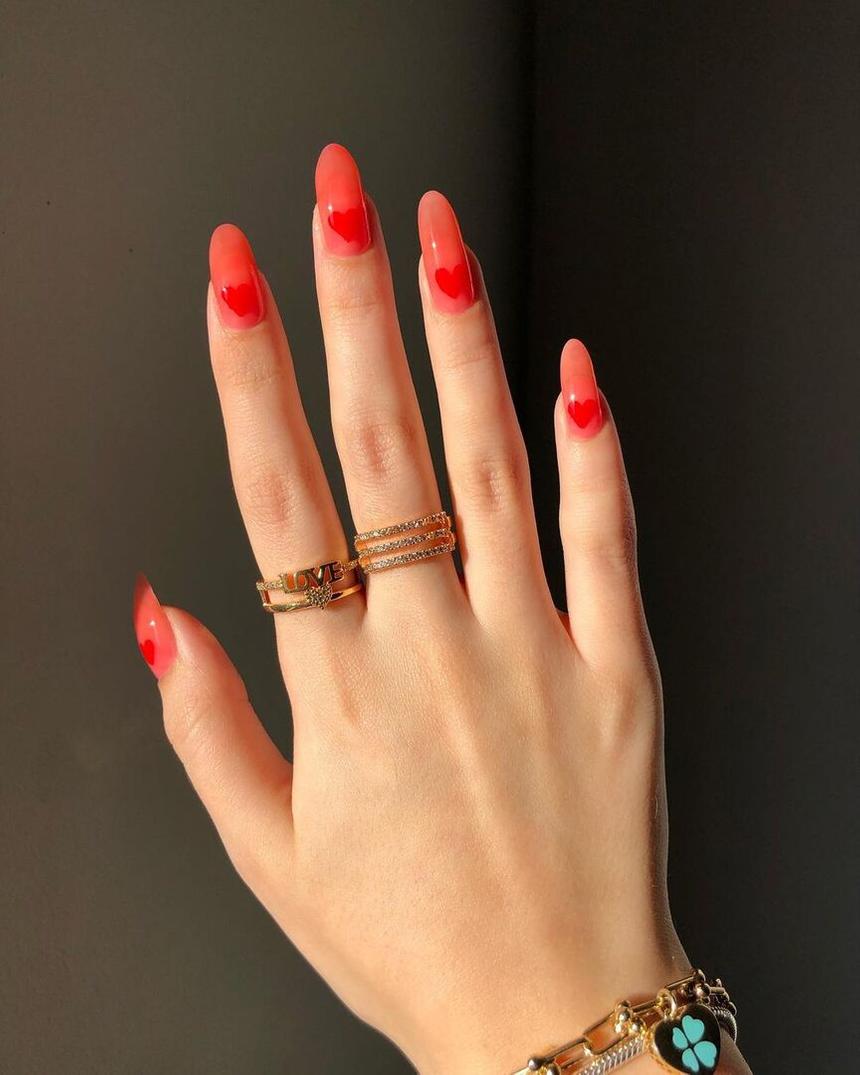 Блогеры вернули к жизни старый нейл-тренд — ногти-желе: как его повторить