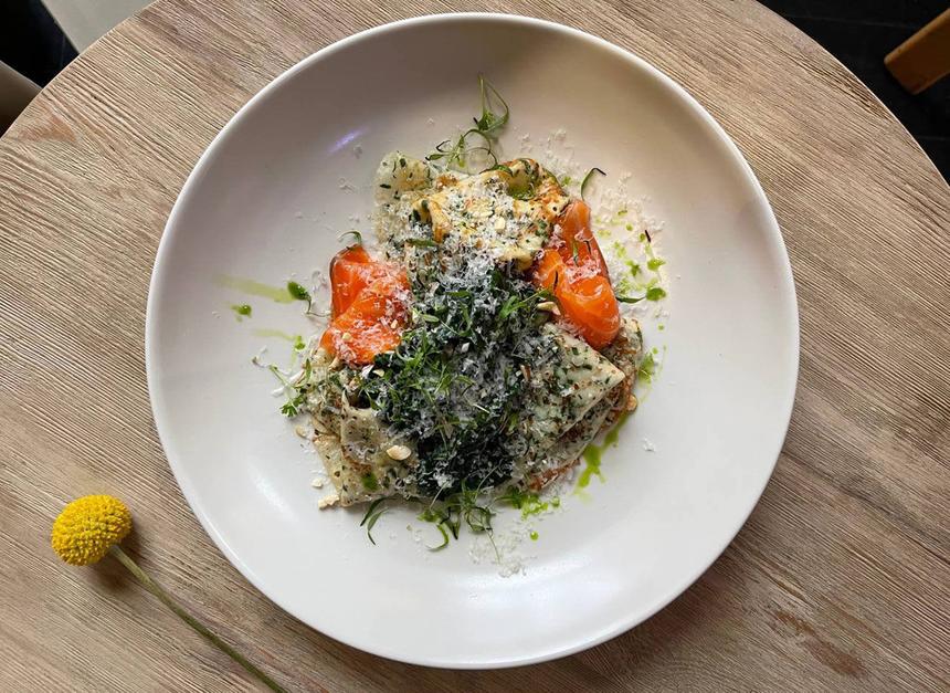 Блины со шпинатом и лососем — для тех, кто празднует Масленицу