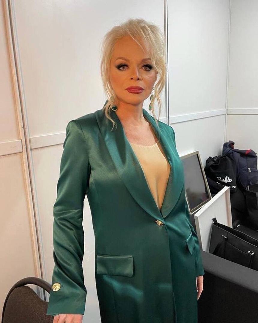 Свежо и стильно: помолодевшая Лариса Долина похвасталась новым образом