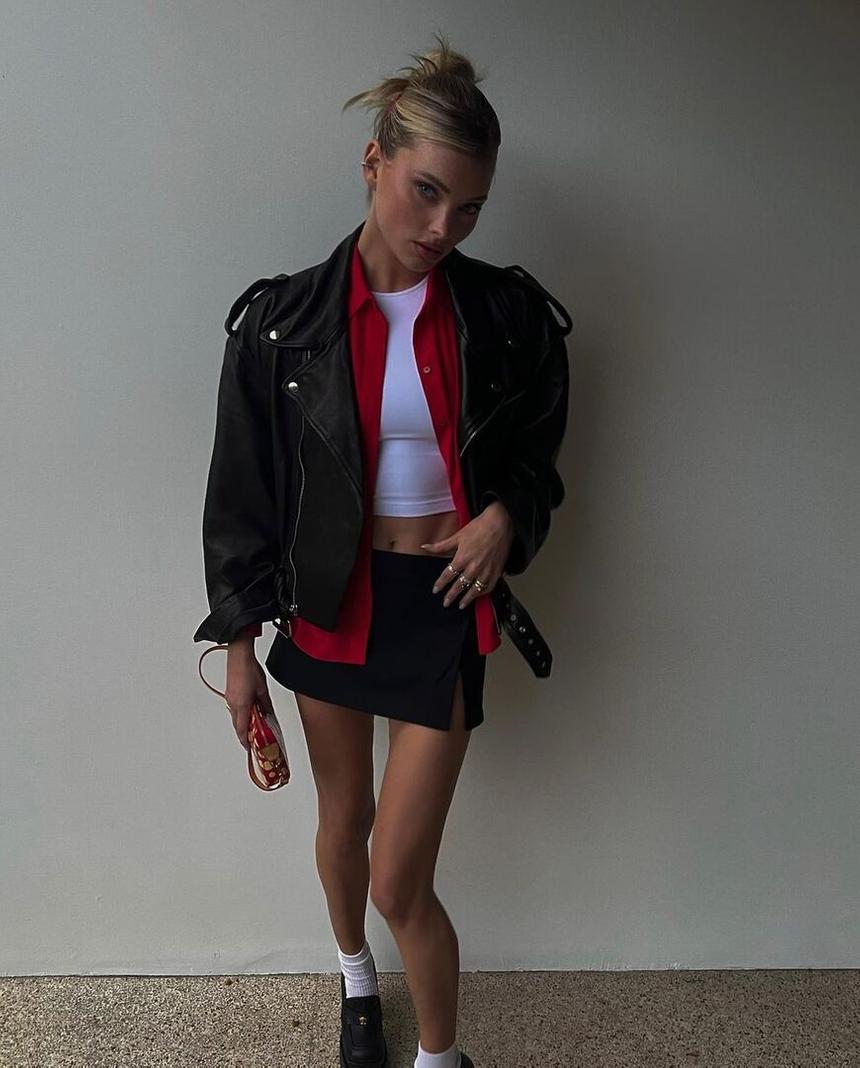 Молодая мама Эльза Хоск показала фигуру в неприлично короткой юбке