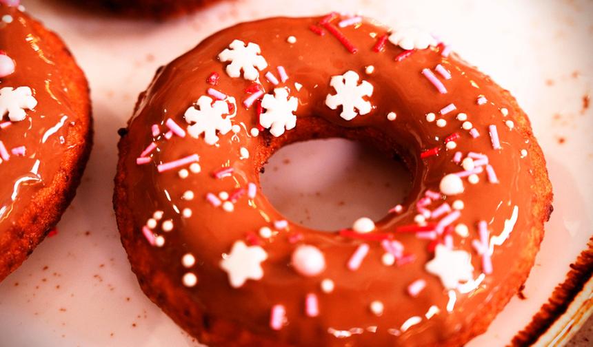 Творожные пончики с глазурью из молочного шоколада